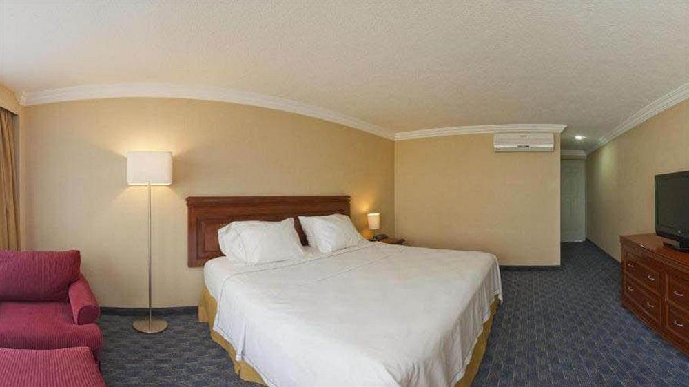 Holiday Inn Express Toluca By Ihg Exteriör bild