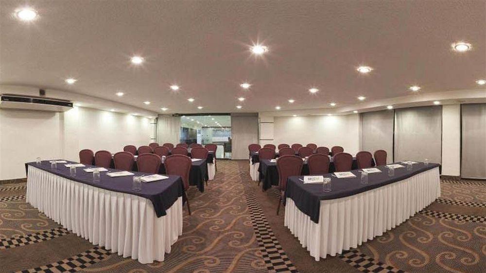 Holiday Inn Express Toluca By Ihg Exteriör bild