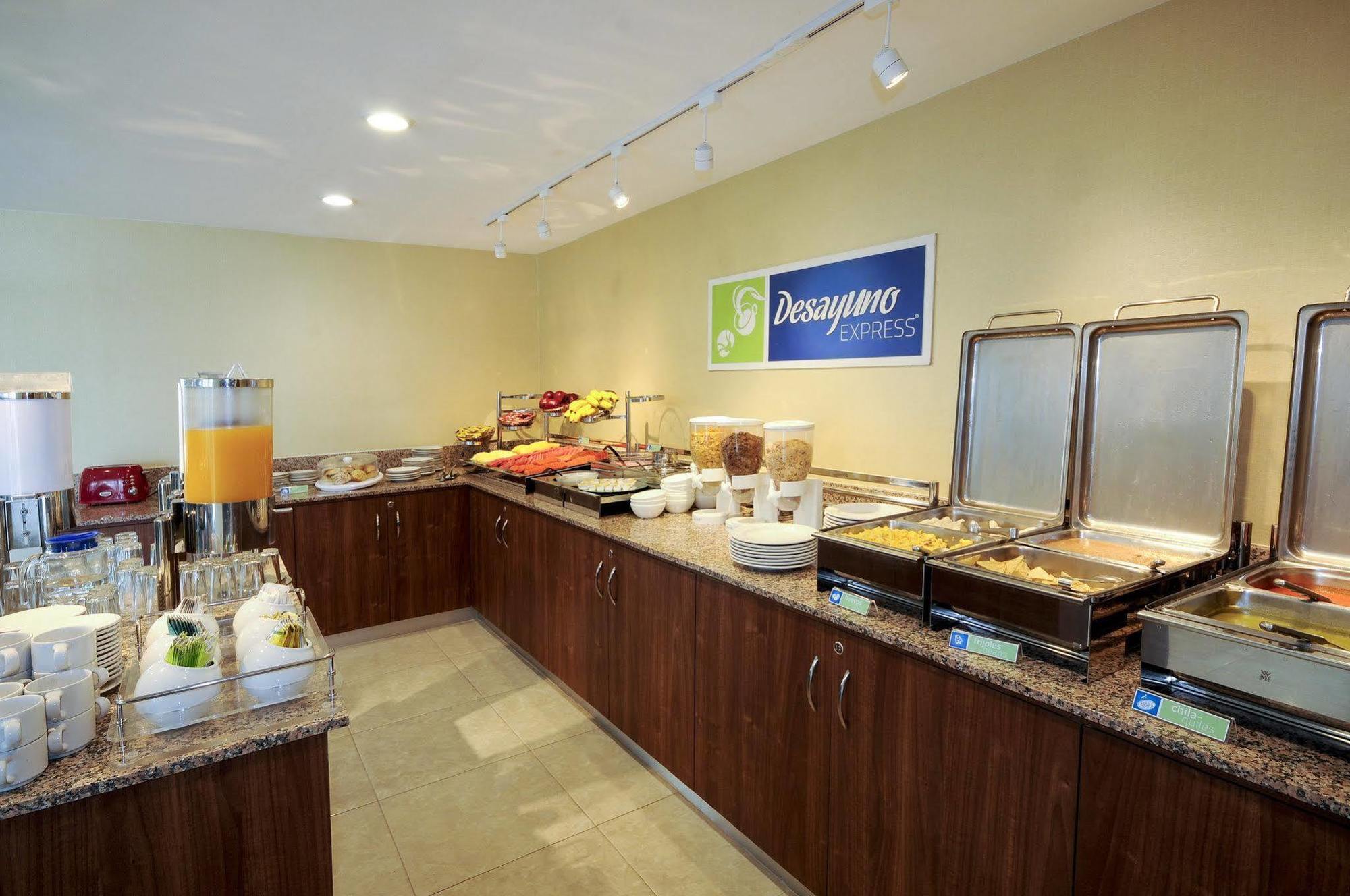 Holiday Inn Express Toluca By Ihg Exteriör bild